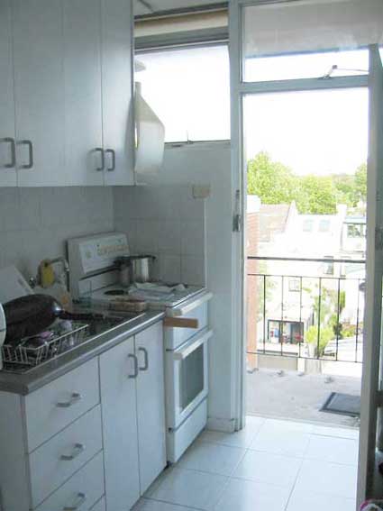 Studio Apartment: Kitchen